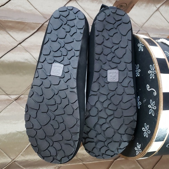 NWT- Kamik ‘Puffy Mid’ Bootie Slipper - Picture 6 of 8